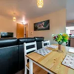 1 Bd Apt In Historical W Belfast Close To Centre