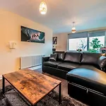 1 Bd Apt In Historical W Belfast Close To Centre