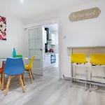 Pass The Keys - Bright & Airy 2Br 2Bath Apt In Perfect Location