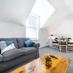 Pass The Keys Lovely 2Br Loft Apartment In Perfect Location