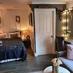 Belfast Cosy Cabin