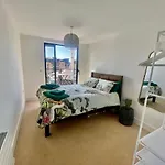 Amazing City Centre 1 Bedroom Apartment With Balcony Lgbtq Friendly