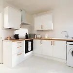 Super Modern 2Bd Central Home