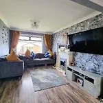 Private Room City Skyline And Mountain Views Close Too Belfast Centre And Airports Free Parking