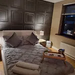 Private Room City Skyline And Mountain Views Close Too Belfast Centre And Airports Free Parking