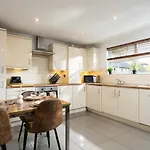 Cosy Modern City Centre 2 Bed Apartment
