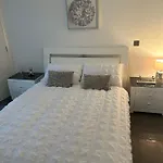 Luxury Apartment Belfast City Centre Overlooking Custom House Sqaure