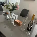 Luxury Apartment Belfast City Centre Overlooking Custom House Sqaure