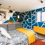Funky City Apartment - Secure Parking - Wifi - Sleeps 6 - No Parties