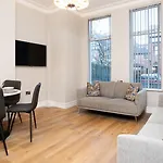 Modern 2 Bdr Apartment At Queens By Belfast City Breaks