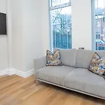 Modern 2 Bdr Apartment At Queens By Belfast City Breaks