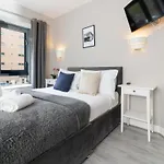 Belfast Quarters: Modern City Centre Hub 3 Bed