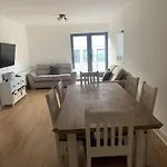 Best Location In Belfast! Free Parking