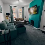 4Br Ravenhill Modern Home