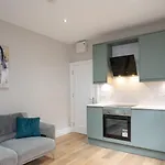 Modern 1 Bdr City Apartments By Belfast City Breaks