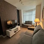 2Br Stylish Ormeau Road House