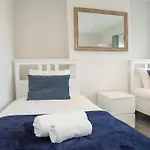 Cozy Townhouse, Walking Distance To Belfast City