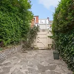 Stranmillis House