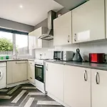 2 Bedroom Central House