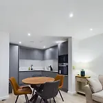 Stunning Modern 1 Bed Apartment