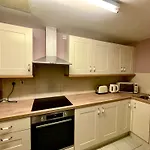 Eachtra House-Minutes From City