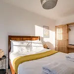 Custom House Square City Centre Retreat