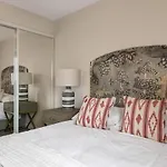 Stylish 2-Bed Penthouse Sleeps 6 Central Location