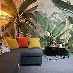 Malone Crescent Apartment - 2Br, 2B In City Centre