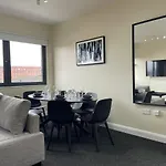 Stylish 2Br Apt With City Views Near Belfast Centre