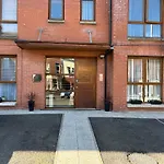 2 Bed Newly Renovated City Apartment