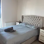 Titanic Quarter, Marina View Modern 2 Bedroom Apartment