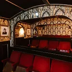 Sheddington Manor - 2 Bedroom Guest House & Cinema