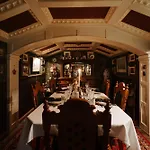 Sheddington Manor - 2 Bedroom Guest House & Cinema