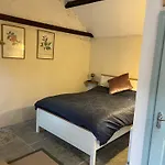 Tracey\'S Farmhouse Cottage