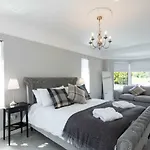 Chestnut House, Beautiful, Spacious & Comfortable