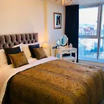 Luxury 2 Bedroom Apartment In Prime City Location
