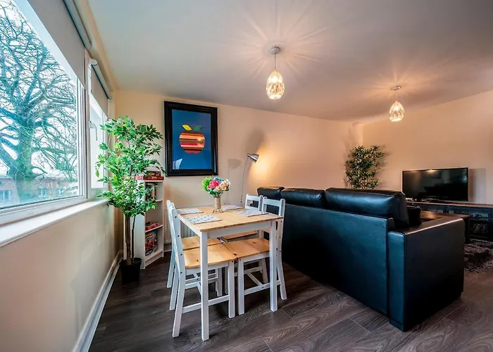 1 Bd Apt In Historical W Belfast Close To Centre