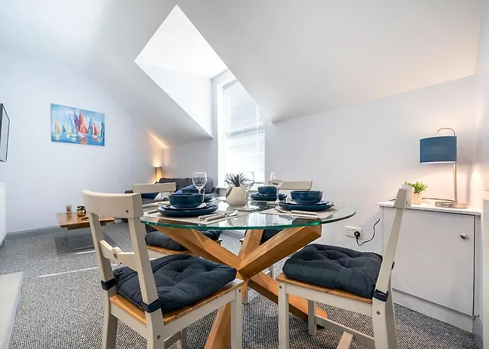 Pass The Keys Lovely 2Br Loft Apartment In Perfect Location