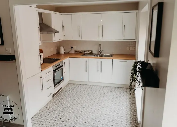 Stylish Belfast City Centre 2 Bedroom Apt Free Parking