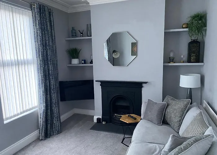 Victorian South Belfast Area Lisburn Road 3 Double Bedrooms - Great Transport Links