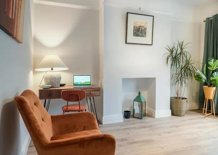 Close To City Centre Stylish 3 Bedroom House