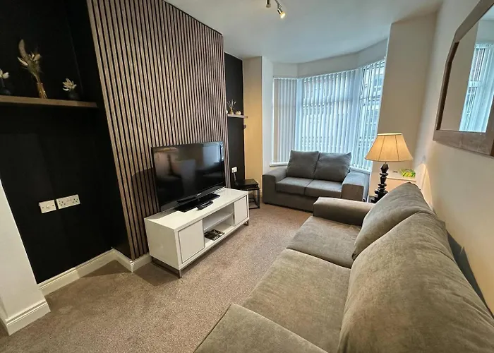 2Br Stylish Ormeau Road House