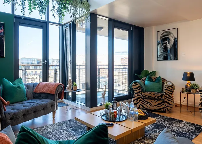Albert Clock Penthouse - Private Parking & Balcony