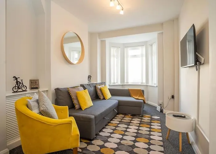 Cozy Townhouse, Walking Distance To Belfast City