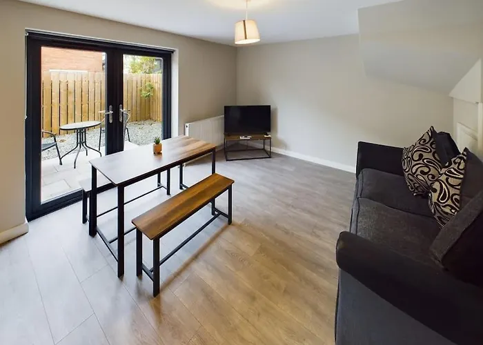 1 Bed Apartment In East Of City