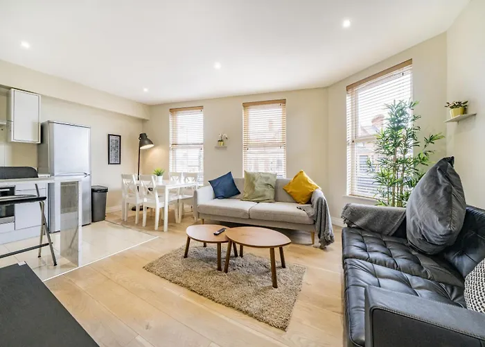 The Woodstock - 2 Bd Mod Duplex Ap - Gold Short Term Stays