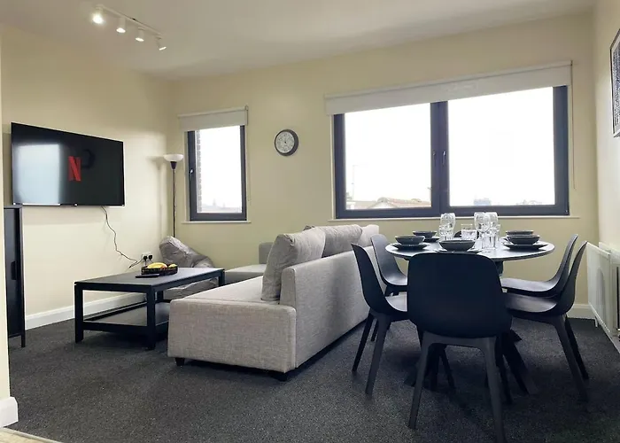 Stylish 2Br Apt With City Views Near Belfast Centre