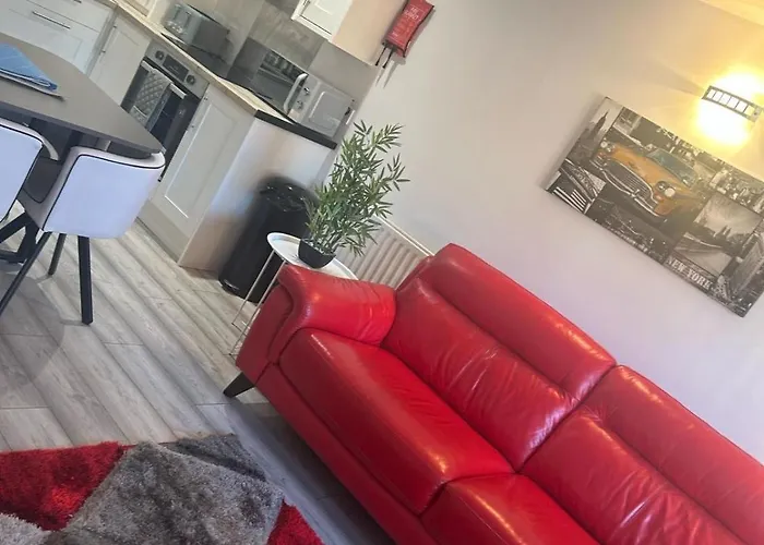 2 Bed Newly Renovated City Apartment