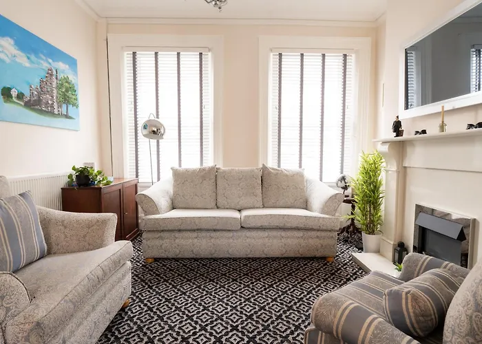The U2 Crib - Unique History, Stylish With Parking