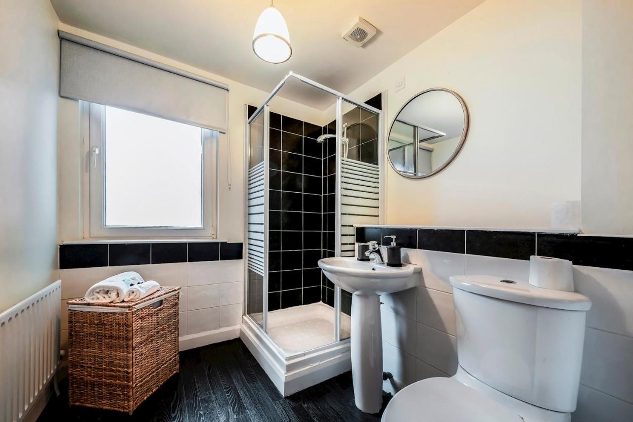 1 Bd In Historical W Close To Centre *